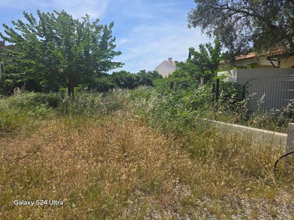 TERRAIN A BÂTIR, VIABILISE & LIBRE DE CONSTRUCTION de 305 m²