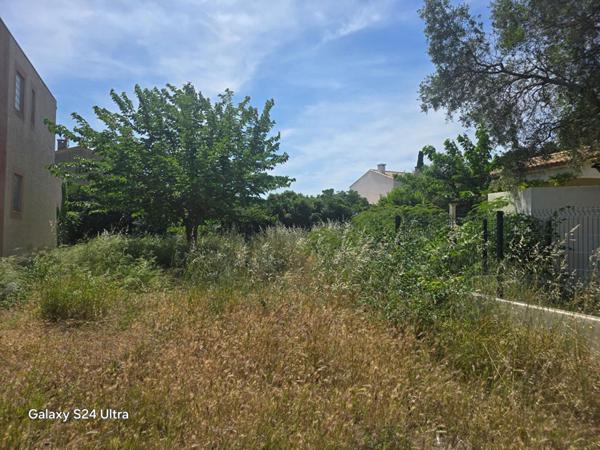 TERRAIN A BÂTIR, VIABILISE & LIBRE DE CONSTRUCTION de 305 m²