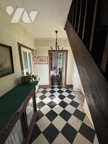 Maison à rénover quartier gare angle de rue passante