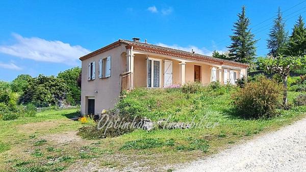 Maison de plain-pied avec grand sous-sol, au calme et proche du centre !