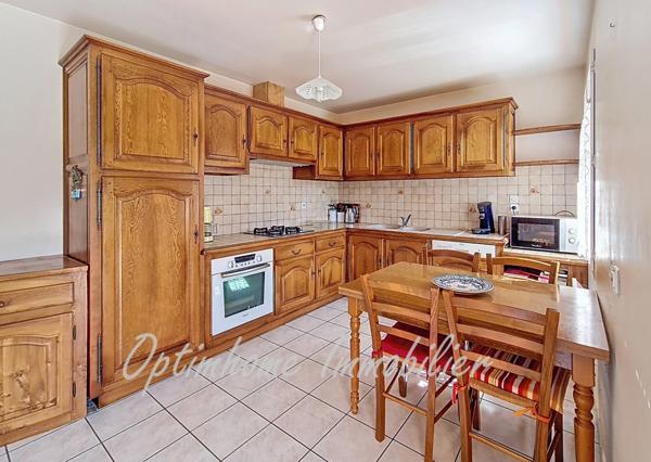 Maison de plain-pied avec grand sous-sol, au calme et proche du centre !