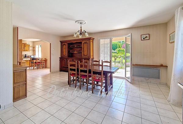 Maison de plain-pied avec grand sous-sol, au calme et proche du centre !