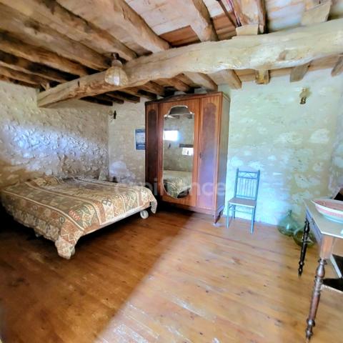 Maison de campagne avec 5 dépendances à restaurer à vendre, à proximité de Saint-Clar (32)