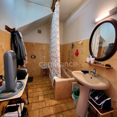 Maison de campagne avec 5 dépendances à restaurer à vendre, à proximité de Saint-Clar (32)