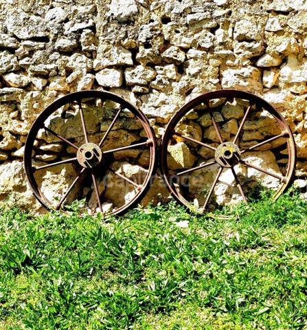 Maison de campagne avec 5 dépendances à restaurer à vendre, à proximité de Saint-Clar (32)