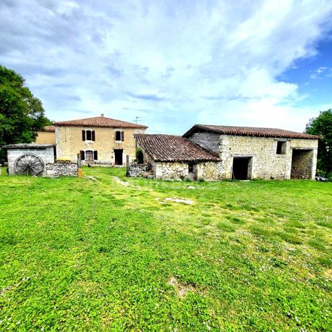 Maison de campagne avec 5 dépendances à restaurer à vendre, à proximité de Saint-Clar (32)