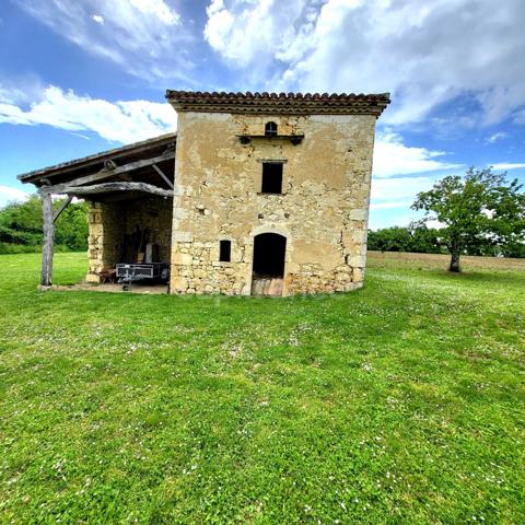 Maison de campagne avec 5 dépendances à restaurer à vendre, à proximité de Saint-Clar (32)