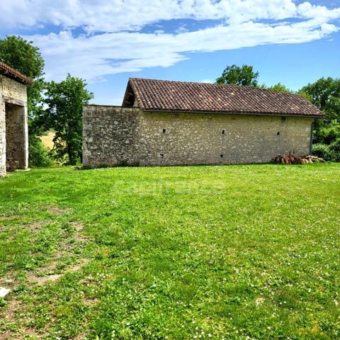 Maison de campagne avec 5 dépendances à restaurer à vendre, à proximité de Saint-Clar (32)