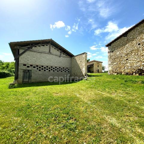 Maison de campagne avec 5 dépendances à restaurer à vendre, à proximité de Saint-Clar (32)