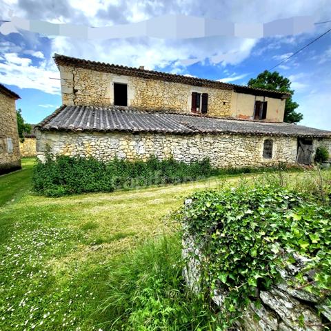 Maison de campagne avec 5 dépendances à restaurer à vendre, à proximité de Saint-Clar (32)