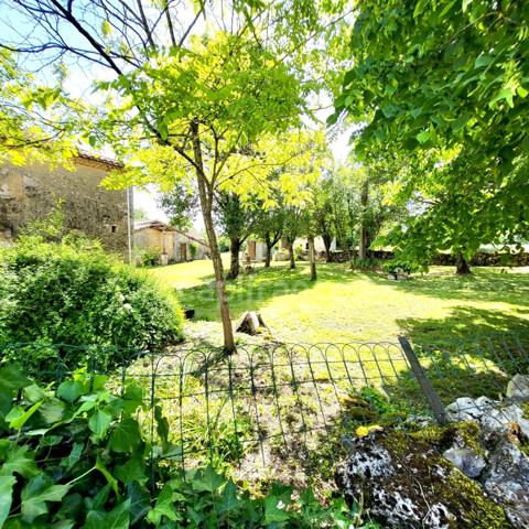 Maison de campagne avec 5 dépendances à restaurer à vendre, à proximité de Saint-Clar (32)