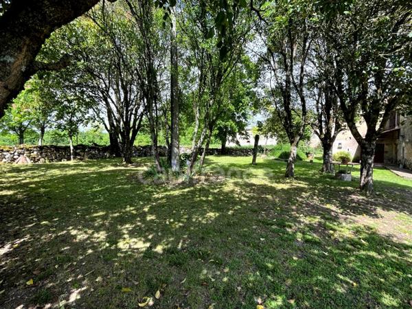 Maison de campagne avec 5 dépendances à restaurer à vendre, à proximité de Saint-Clar (32)
