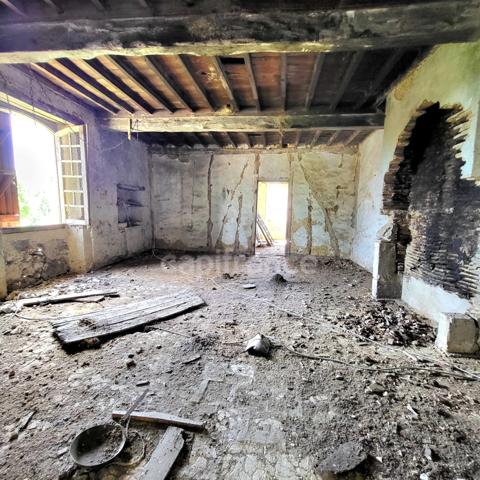 Maison de campagne avec 5 dépendances à restaurer à vendre, à proximité de Saint-Clar (32)