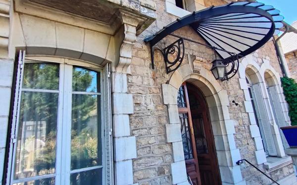 Maison à vendre    6 pièces •  Espalion