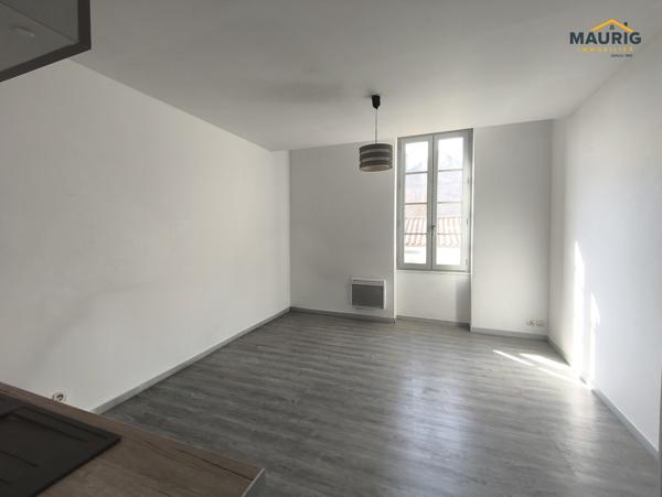 À Marmande, appartement dernier étage avec 2 pièces à louer 430 € par mois