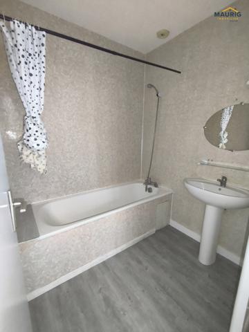 À Marmande, appartement dernier étage avec 2 pièces à louer 430 € par mois