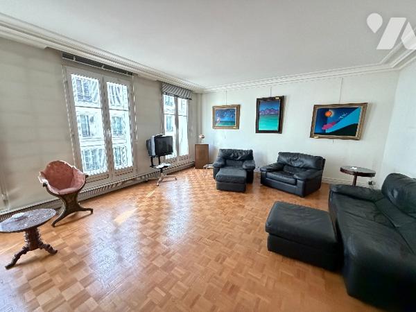 Paris 7ème Rue Saint-Dominique – Appartement + Parking + Cave