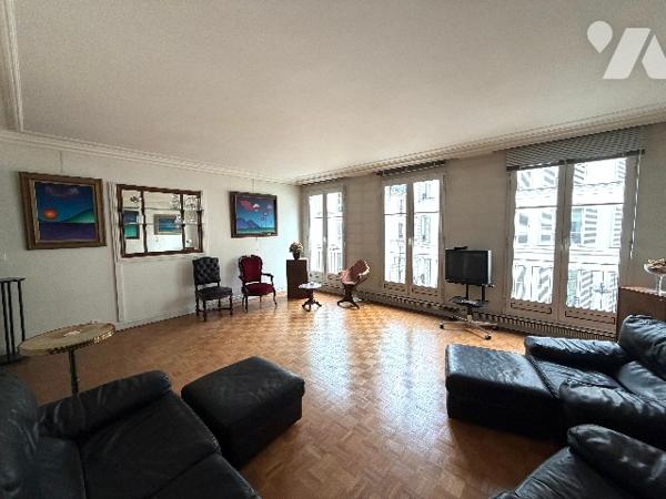 Paris 7ème Rue Saint-Dominique – Appartement + Parking + Cave