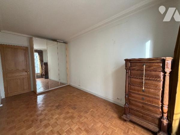 Paris 7ème Rue Saint-Dominique – Appartement + Parking + Cave