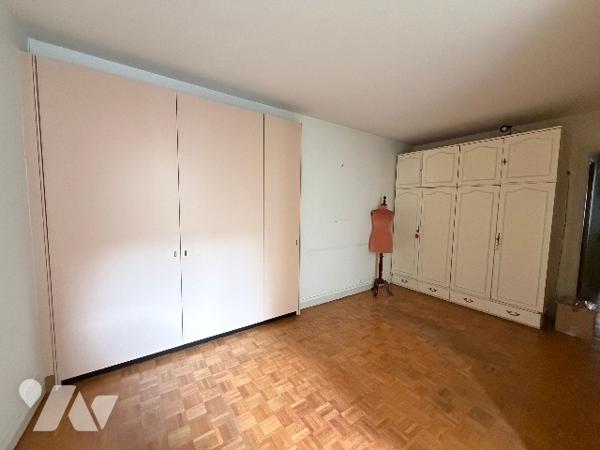 Paris 7ème Rue Saint-Dominique – Appartement + Parking + Cave