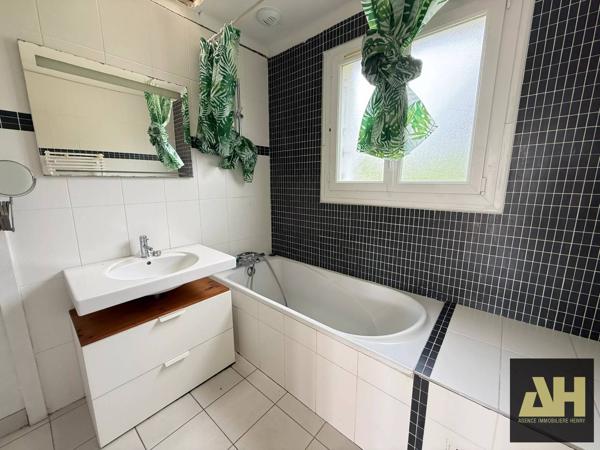 RIVE DROITE - MAISON DIVISÉE EN DEUX APPARTEMENTS