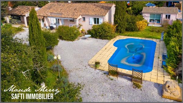 Villa plain-pied d'environ 115 m2 - 4 chambres et 2 salles d'eau - dépendance d'environ 30 m2 aménagée en un studio avec salle d'eau et wc - piscine - garage et abri voiture - terrain d'un peu plus de 1500 m clôturé