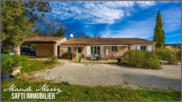 Villa plain-pied d'environ 115 m2 - 4 chambres et 2 salles d'eau - dépendance d'environ 30 m2 aménagée en un studio avec salle d'eau et wc - piscine - garage et abri voiture - terrain d'un peu plus de 1500 m clôturé