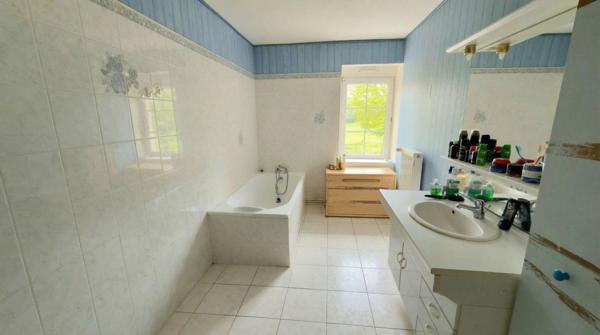 RENAZE - Maison 3 chambres avec jardin de 410 m2