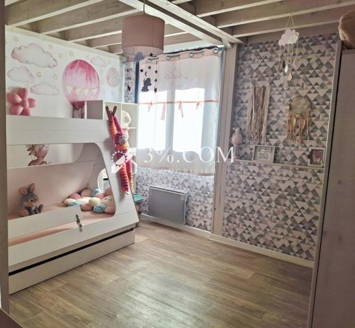 Maison
                                                                                                                                                                                                                                                                                                                        6 pièce(s)                                                                                                                                                                                                          4 chambre(s)                                                                                                                                                                                                          190  m²
