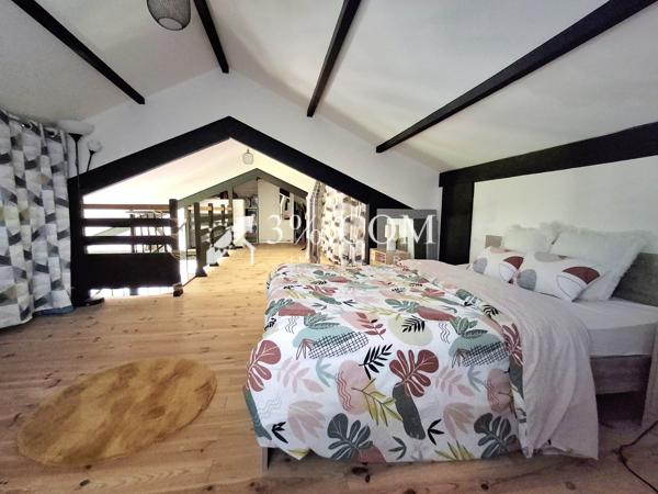 Maison
                                                                                                                                                                                                                                                                                                                        6 pièce(s)                                                                                                                                                                                                          4 chambre(s)                                                                                                                                                                                                          190  m²