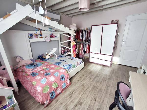 Maison
                                                                                                                                                                                                                                                                                                                        6 pièce(s)                                                                                                                                                                                                          4 chambre(s)                                                                                                                                                                                                          190  m²