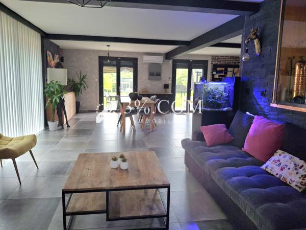 Maison
                                                                                                                                                                                                                                                                                                                        6 pièce(s)                                                                                                                                                                                                          4 chambre(s)                                                                                                                                                                                                          190  m²