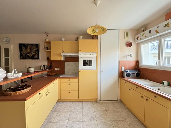 Appartement Les Sables D Olonne 3 pièces 68 m² terrasse garage proche centre ville et gare.