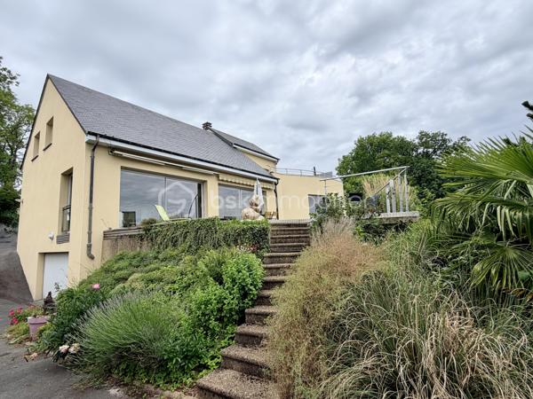 Propriété d’Architecte d’Exception – Élégance, Volumes et Art de Vivre

À seulement 5 minutes du centre-ville, au cœur d’un environnement préservé et verdoyant, cette somptueuse propriété d’architecte de 347 m² habitables incarne l’alliance parfaite entre raffinement, confort et exclusivité.

Édifiée sur un domaine privé de 6 223 m², cette demeure remarquable séduit dès les premiers instants par son architecture contemporaine, ses volumes spectaculaires et la qualité de ses prestations. 

Chaque espace a été pensé pour offrir un cadre de vie d’exception, où lumière, sérénité et bien-être se conjuguent au quotidien.

Un espace de réception majestueux :
Dès l’entrée, les volumes impressionnent. Le vaste espace de vie de 75 m², composé d’un salon et d’une salle à manger, bénéficie d’une luminosité remarquable grâce à ses larges ouvertures sur les terrasses. Le poêle à granulés apporte une atmosphère chaleureuse et élégante, idéale pour les moments de convivialité.

La cuisine aménagée et équipée de 27 m², prolongée par les espaces extérieurs, ravira les amateurs de gastronomie et de réception.
Une arrière-cuisine complète cet ensemble avec discrétion et fonctionnalité.

Un univers dédié au bien-être et aux loisirs :
Pensée comme une véritable résidence privée, la propriété offre des espaces rares et exclusifs :
•	Salle de cinéma privée de 33 m²
•	Salle de sport de 24 m² avec espace douche et WC
•	Véranda dédiée à la détente avec jacuzzi
•	Salle de billard de 32 m²
•	Cave à vin de 16 m² pour les amateurs de grands crus

Une suite parentale digne des plus belles résidences :
Au rez-de-chaussée, la suite parentale de 33 m² constitue un véritable cocon privé. Elle dispose d’un dressing sur mesure ainsi que d’une élégante salle d’eau privative, offrant intimité et confort absolu.

Des espaces nuit privilégiés :
À l’étage, une mezzanine de 16 m² distribue les différents espaces de nuit :
•	Trois chambres confortables aux volumes optimisés
•	Dont une chambre bénéficiant d’un accès direct à une terrasse privative offrant une vue privilégiée sur le Mont Olympe
•	Une salle de bains
•	WC indépendant

Des extérieurs rares et préservés :
Le domaine s’étend sur plus de 6 000 m² de terrain, véritable écrin de verdure garantissant calme et intimité.
Les terrasses, parfaitement intégrées à l’architecture de la maison, invitent à profiter pleinement des beaux jours dans un cadre exceptionnel.

Le stationnement est à la hauteur de la propriété avec :
•	Un garage de 70 m² pouvant accueillir jusqu’à 4 véhicules
•	Un parking extérieur pour 5 véhicules supplémentaires

Prestations haut de gamme
•	Menuiseries aluminium double vitrage
•	Volets roulants électriques centralisés
•	Chauffage au gaz complété par un poêle à granulés
•	Interphone
•	Portail motorisé
•	Façades entièrement rénovées et repeintes en octobre 2024

Informations techniques
•	Surface habitable : 347 m²
•	Terrain : 6 223 m²
•	Taxe foncière : 5 242 €
•	DPE : C (146 kWh/m²/an)
•	GES : C (22 kg CO₂/m²/an)

Une adresse confidentielle pour une clientèle exigeante.
Cette propriété unique réunit tous les attributs d’un bien d’exception : volumes généreux, prestations de qualité, espaces dédiés aux loisirs et au bien-être, vaste parc privé et proximité immédiate du centre-ville.

Une demeure rare, destinée aux acquéreurs en quête d’exclusivité, d’élégance et d’un art de vivre incomparable.