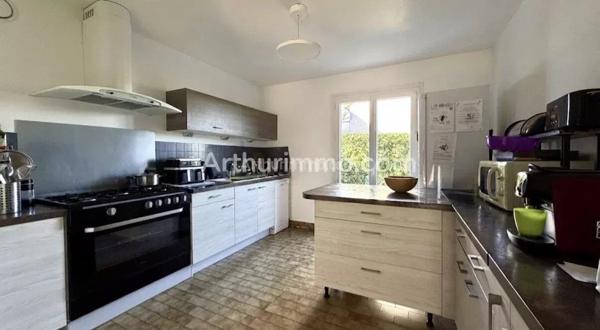Vente                                                      Maison
                        
                     5 pièces                      127 m2                     à Morestel