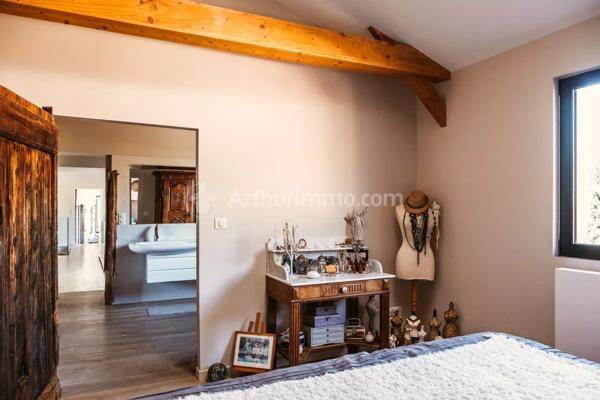 Vente                                                      Maison
                        
                                         395 m2                     à Vic-le-Comte