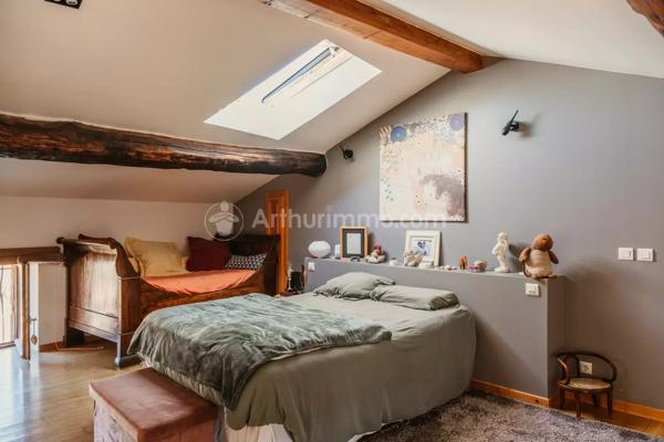 Vente                                                      Maison
                        
                                         395 m2                     à Vic-le-Comte