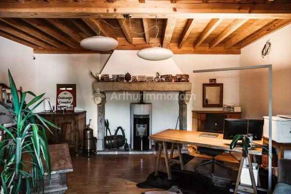 Vente                                                      Maison
                        
                                         395 m2                     à Vic-le-Comte