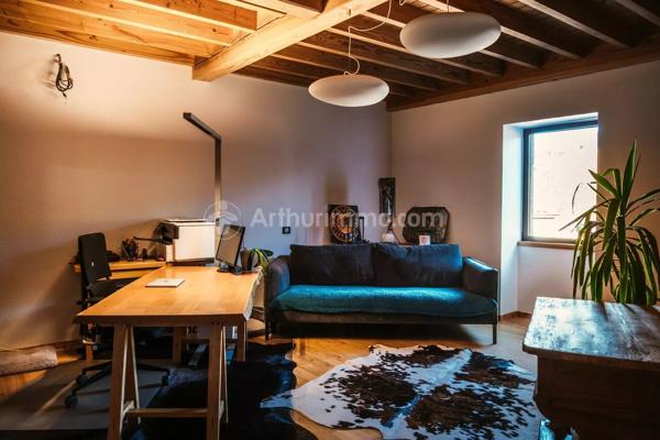 Vente                                                      Maison
                        
                                         395 m2                     à Vic-le-Comte