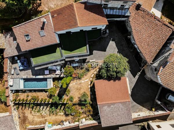Vente                                                      Maison
                        
                                         395 m2                     à Vic-le-Comte