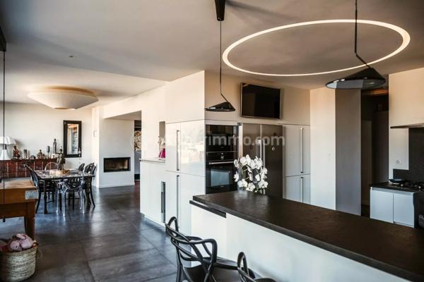 Vente                                                      Maison
                        
                                         395 m2                     à Vic-le-Comte