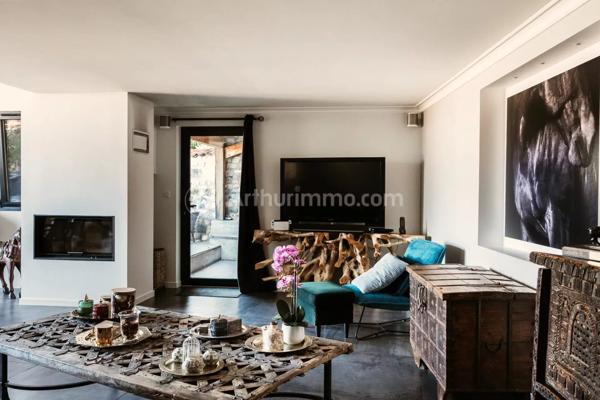 Vente                                                      Maison
                        
                                         395 m2                     à Vic-le-Comte