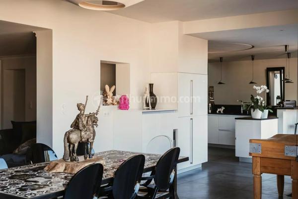 Vente                                                      Maison
                        
                                         395 m2                     à Vic-le-Comte