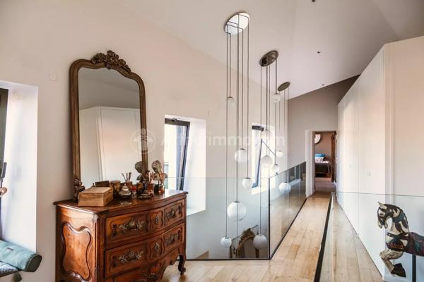 Vente                                                      Maison
                        
                                         395 m2                     à Vic-le-Comte