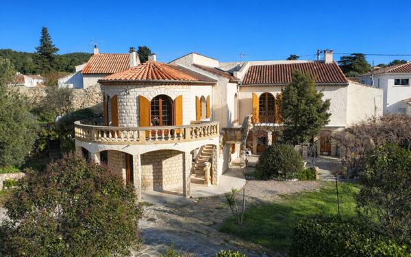 Maison à vendre    7 pièces • 170 m2 Salon-de-Provence