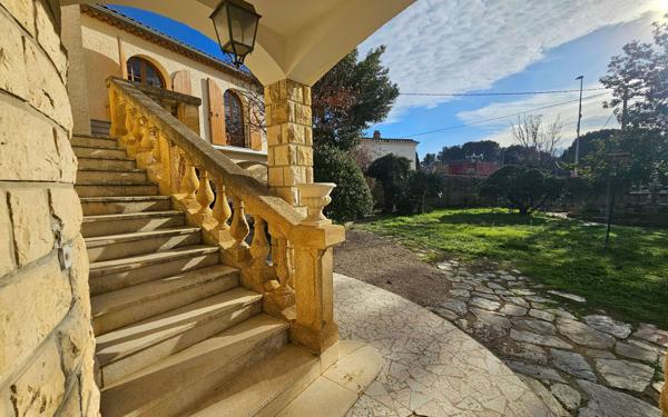 Maison à vendre    7 pièces • 170 m2 Salon-de-Provence