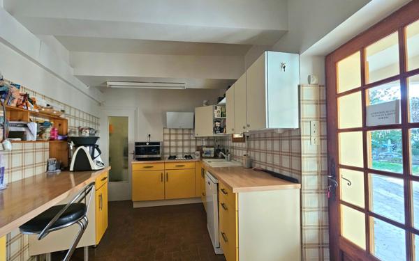 Maison à vendre    7 pièces • 170 m2 Salon-de-Provence