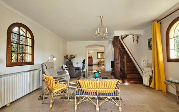 Maison à vendre    7 pièces • 170 m2 Salon-de-Provence