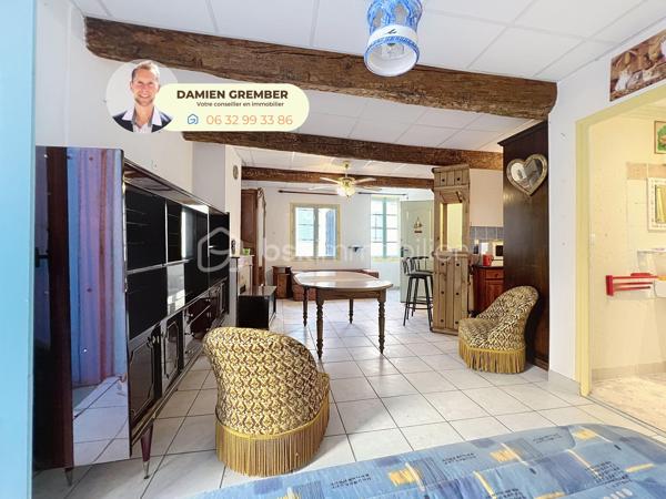 Découvrez cette maison rare sur le secteur ! Maison d’angle sur 3 niveaux : un rez-de-chaussée surélevé de un étage + grand grenier de 53m² dans rue CALME avec GRAND GARAGE, idéale pour :
• Marchands de biens : gros potentiel de division en 2 à 3 logements distincts grâce à un escalier accessible dès l’entrée.
• Investisseurs : création d’un immeuble locatif
• Particuliers : résidence principale ou secondaire

La surface au sol est d'environ 153 m² : énorme potentiel !

Répartition actuelle :
• RDC : chambre + cuisine + salle d’eau/WC + garage 25m² avec porte motorisée + remise
• 1er étage : séjour avec cheminée/cuisine 31m², 2 pièces annexes qui servaient de chambres, salle d’eau/WC, balcon
• 2e étage : grenier 53m² de plancher, idéal pour y créer un logement T4 indépendant ou une terrasse tropézienne (selon
autorisations)
Simple vitrage. Double exposition : traversant sud / est. Stationnement facile grâce au double garage et aux parkings publics gratuits situés à proximité.
Au centre-ville, proche des commodités et à 5 km de la plage.
Travaux à prévoir = grosse valorisation à la clé !

⸻

📞 Intéressé(e) ?

🎥 Accédez à la Visite virtuelle 360° depuis l'annonce pour une découverte immersive en toute autonomie.
Contactez Damien GREMBER – BSK Immobilier pour tout renseignement ou pour une visite sur place.