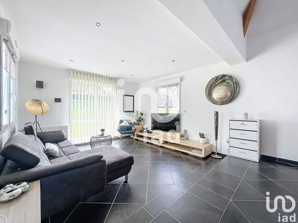 Pavillon 7 pièces de 135 m² à Delettes (62129)